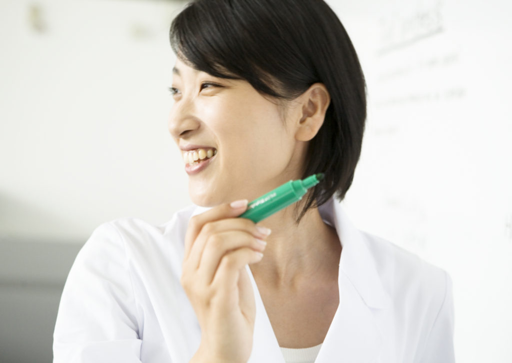 髪色規程　ヘアカラーレベルスケール　髪色基準　頭髪検査